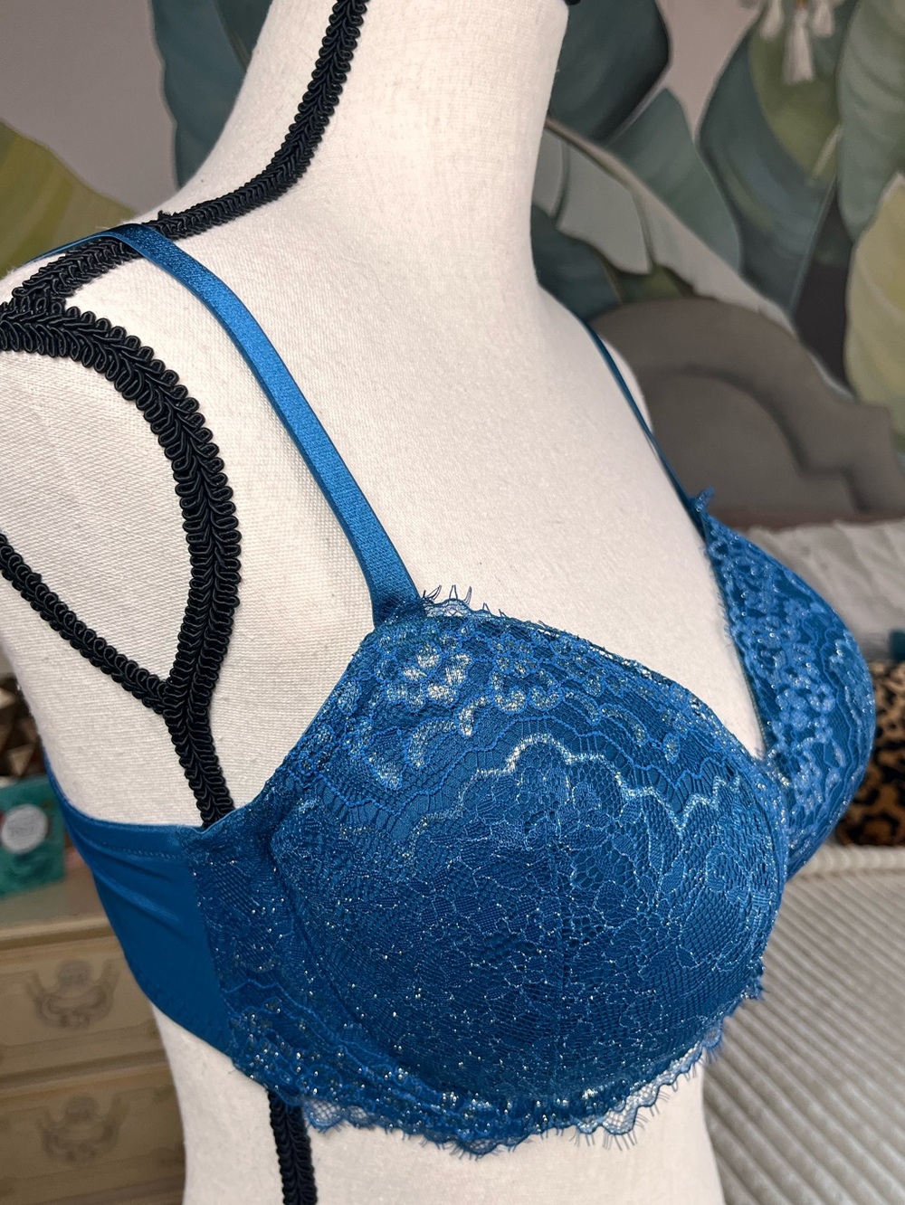 Victorias Secret Blue Ice Lace PushUp Bra 38D NWOT